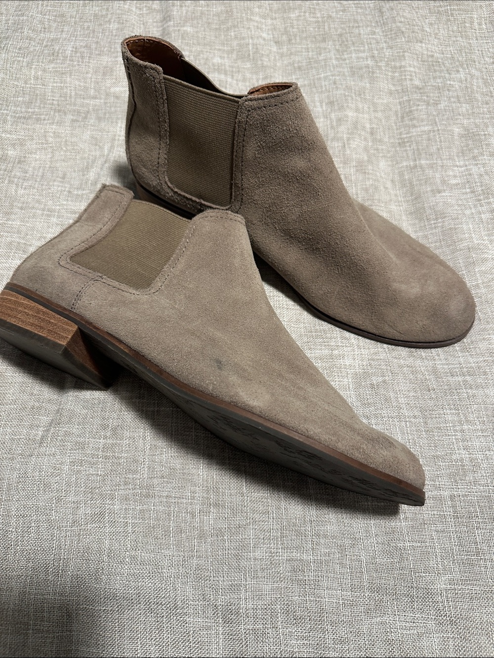 Frye Women's Taupe Suede Chukka Boots